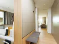 Flur mit Zugang zu Schlaf- und Wohnbereich