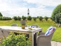 Großer Garten und Terrasse mit Leuchtturmblick
